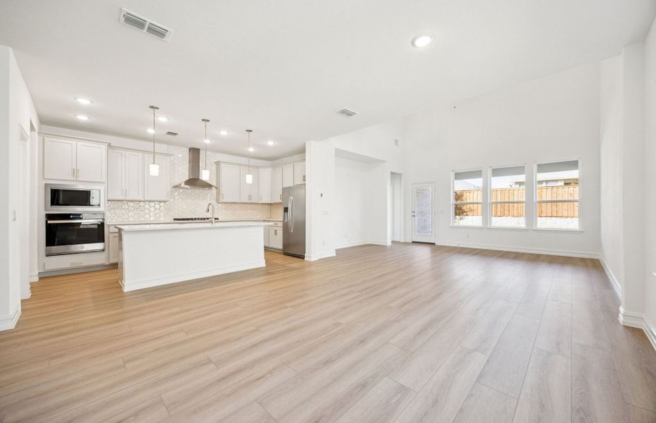 Spacious, unfurnished interior of a new home in Spiritas Ranch, Little Elm (Image 15).