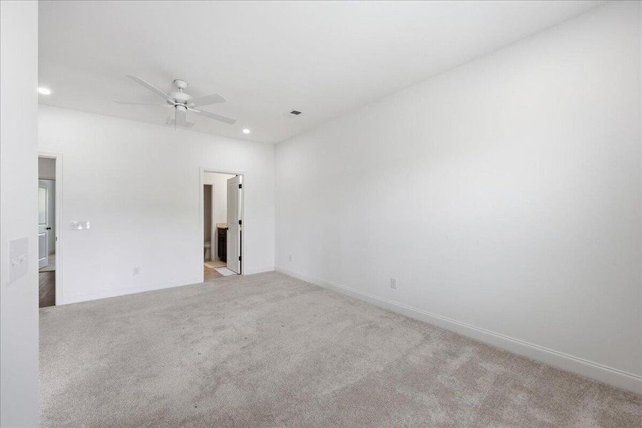 Spacious, unfurnished interior of a new home in , Summerville (Image 35).