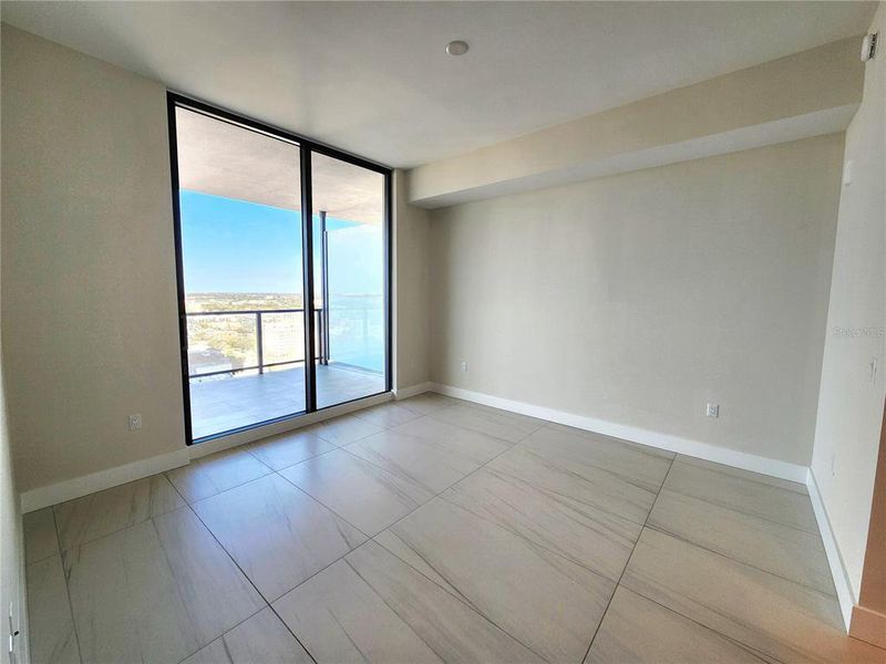 Spacious, unfurnished interior of a new home in , St. Petersburg (Image 33).