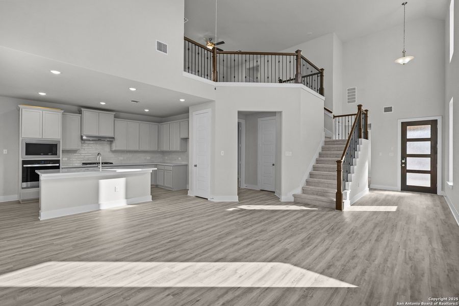 Spacious, unfurnished interior of a new home in Veramendi, New Braunfels (Image 20).