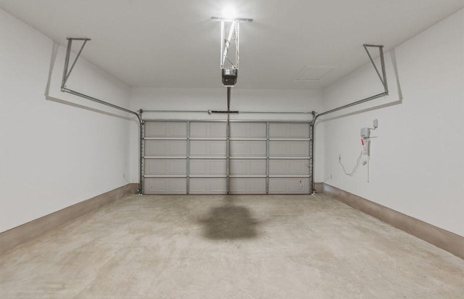 Spacious, unfurnished interior of a new home in Santa Rita Ranch, Liberty Hill (Image 43). Spacious, unfurnished interior of a new home in Santa Rita Ranch, Liberty Hill (Image 43).