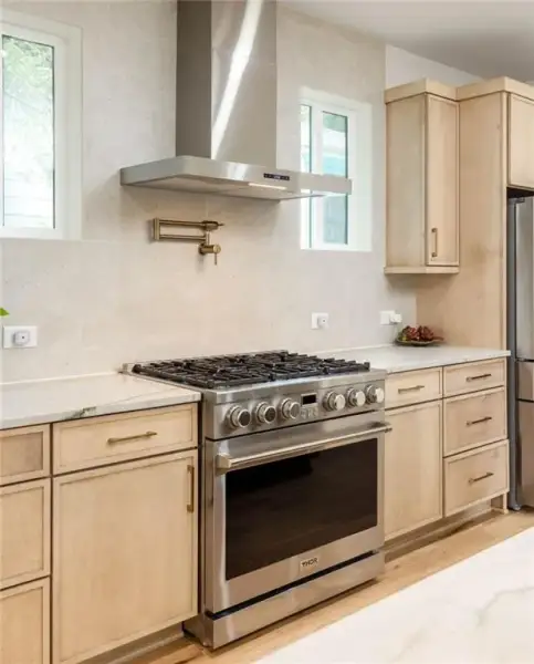 Furnished interior view inside a new home in , Atlanta (Image 34).