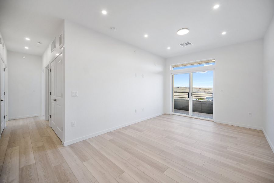 Spacious, unfurnished interior of a new home in Lyric at RidgeGate Condos, Lone Tree (Image 12). Spacious, unfurnished interior of a new home in Lyric at RidgeGate Condos, Lone Tree (Image 12).