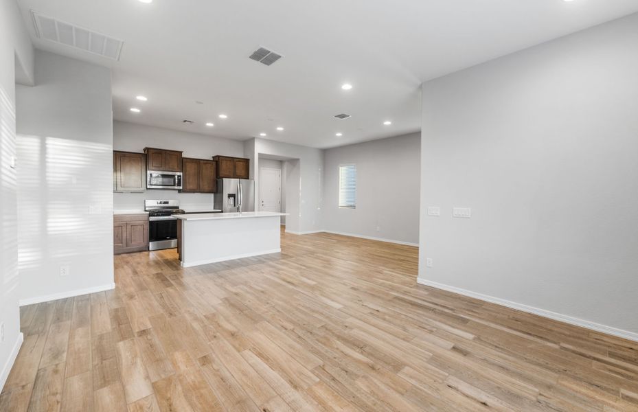 Spacious, unfurnished interior of a new home in Sun City Festival, Buckeye (Image 19). Spacious, unfurnished interior of a new home in Sun City Festival, Buckeye (Image 19).