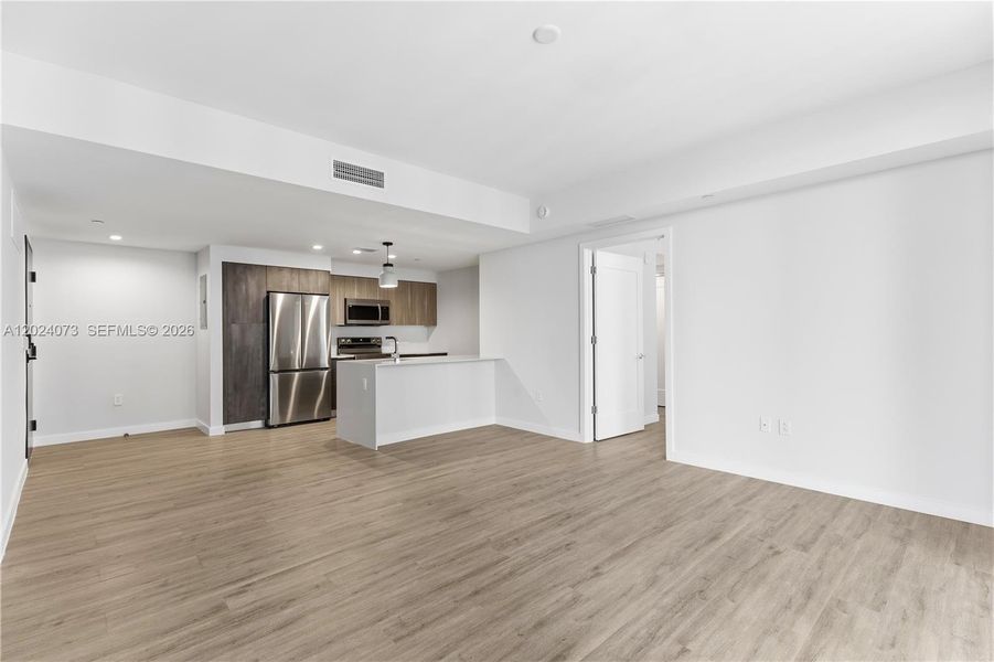 Spacious, unfurnished interior of a new home in , Miami (Image 18).