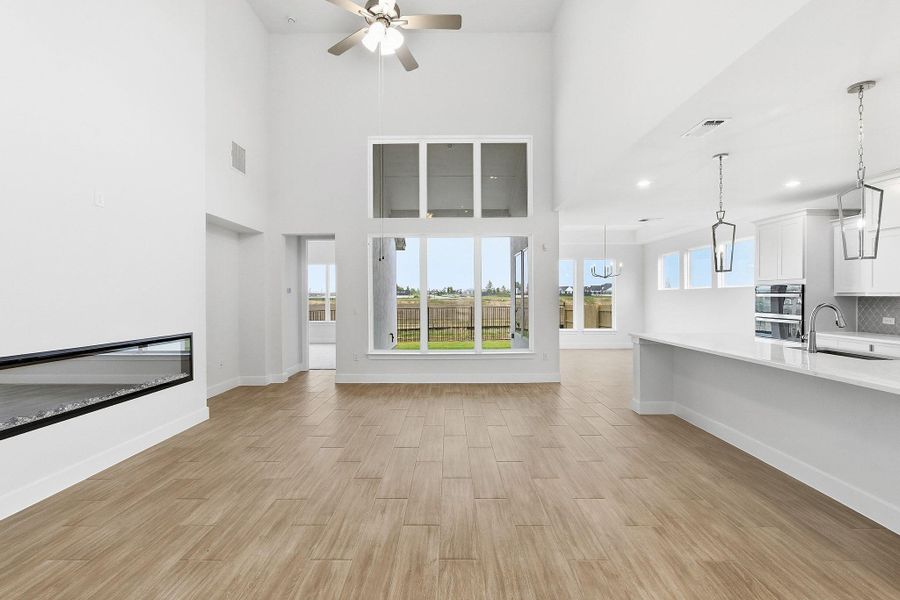 Spacious, unfurnished interior of a new home in The Colony, Bastrop (Image 21).
