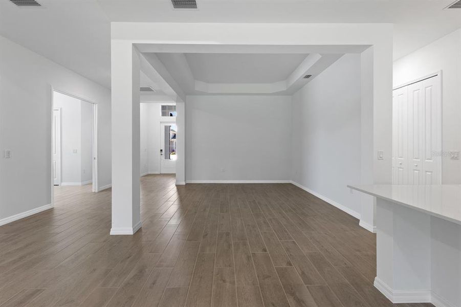 Spacious, unfurnished interior of a new home in Sandy Key, Fort Myers (Image 24).