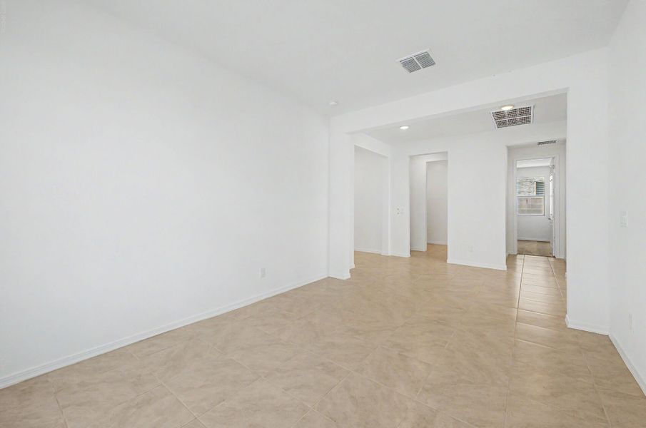 Spacious, unfurnished interior of a new home in Bella Vista Farms, San Tan Valley (Image 11).