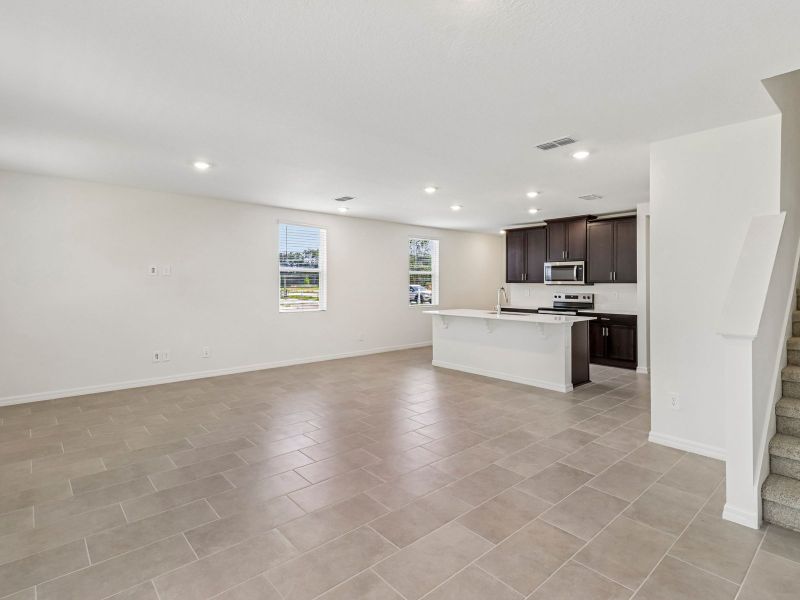 Spacious, unfurnished interior of a new home in Bradford Park, Ormond Beach (Image 7).