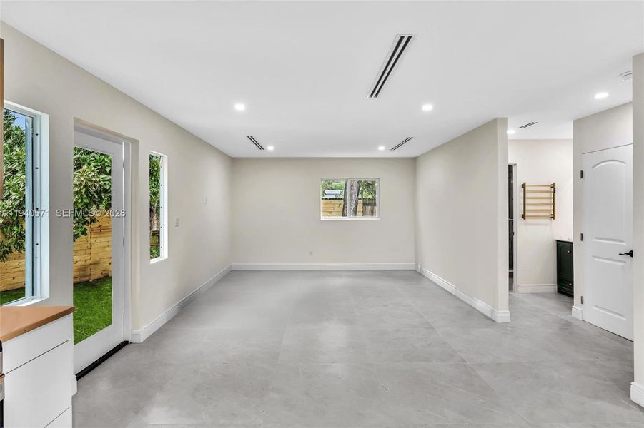 Spacious, unfurnished interior of a new home in , Miami (Image 18).