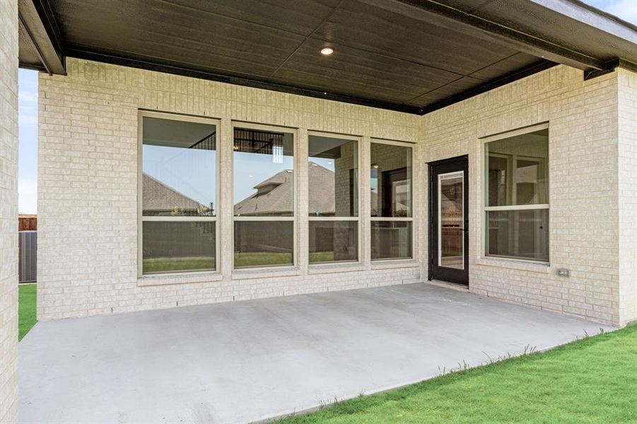 Front exterior of a new home in Somerset Classic 70s & 80s, Mansfield, TX, highlighting curb appeal (Image 2).