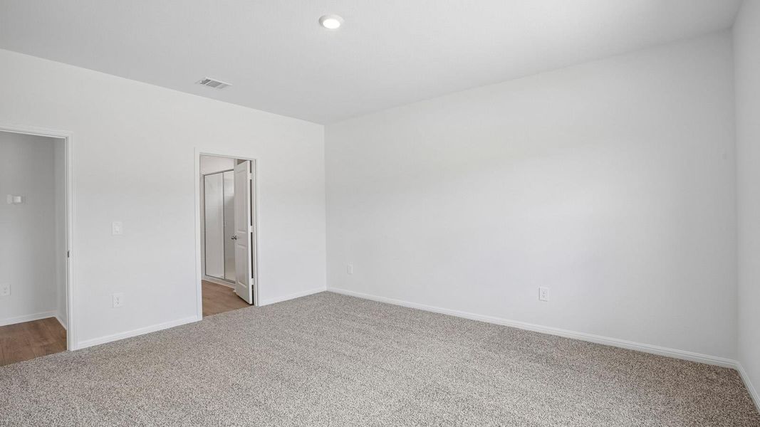 Spacious, unfurnished interior of a new home in Bar W Ranch, Leander (Image 23).
