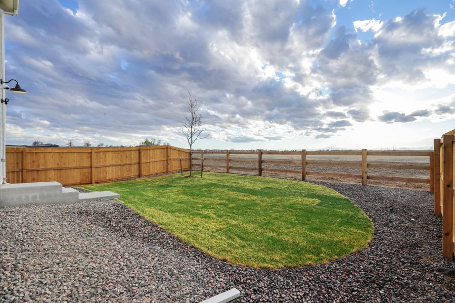 Representative exterior details of a home built from the Summit by Taylor Morrison in Lake Bluff, Greeley (Image 24).