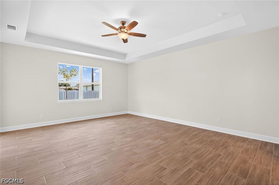Spacious, unfurnished interior of a new home in Cape Coral, Cape Coral (Image 16).