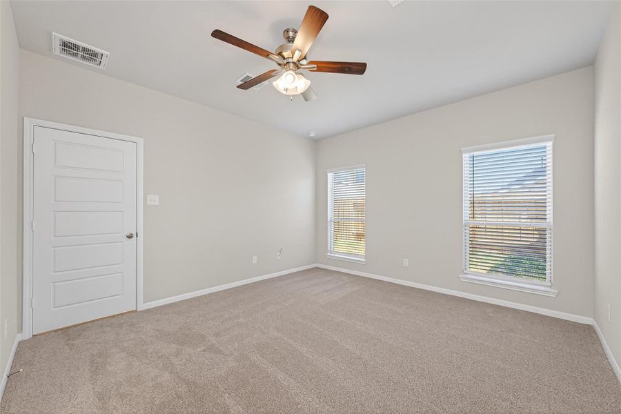 Spacious, unfurnished interior of a new home in Woodland Lakes, Huffman (Image 37).