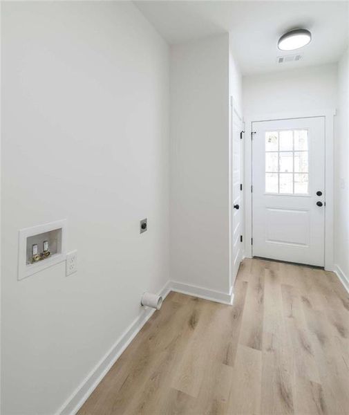 Spacious, unfurnished interior of a new home in , Rome (Image 19).