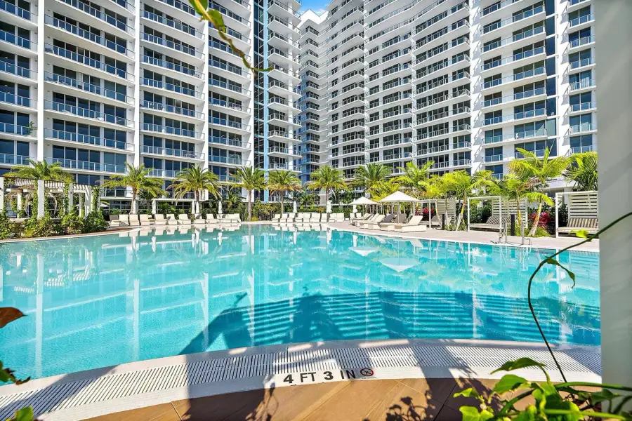 6th Floor Pool