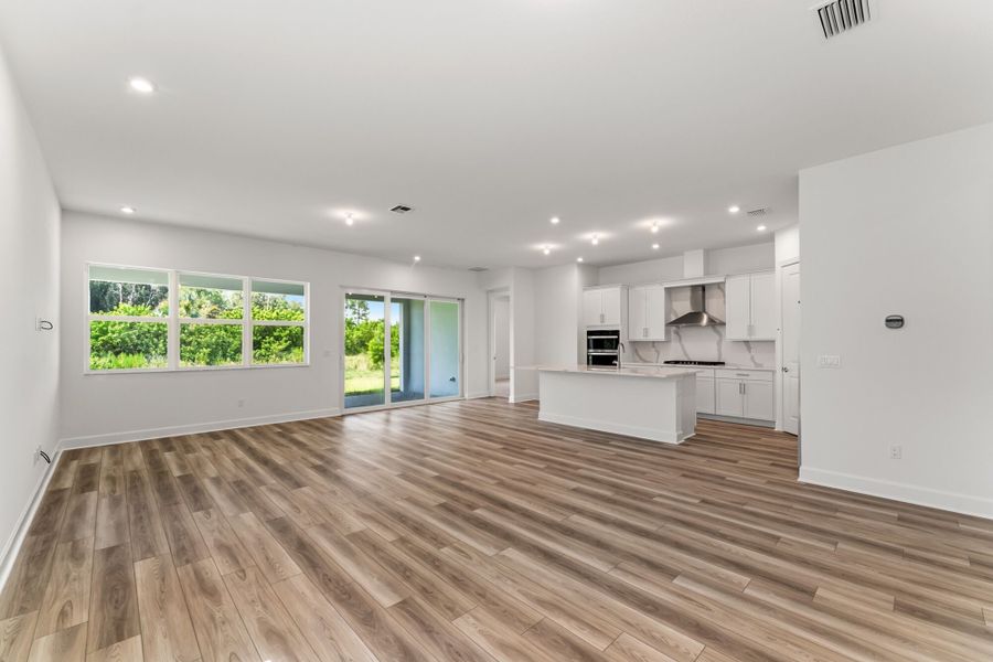Spacious, unfurnished interior of a new home in Tradition, Port St. Lucie (Image 8).