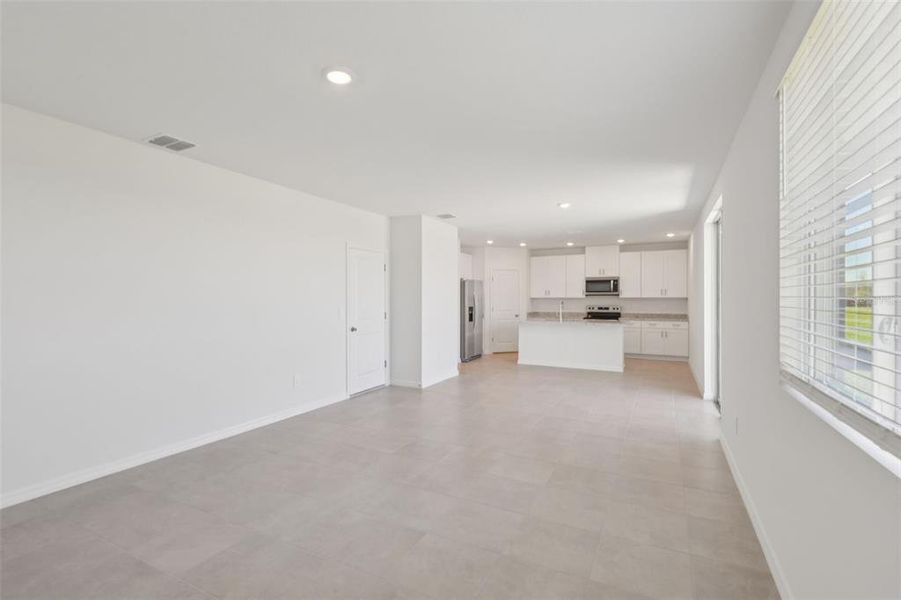 Spacious, unfurnished interior of a new home in Hilltop Vistas, Dade City (Image 21).