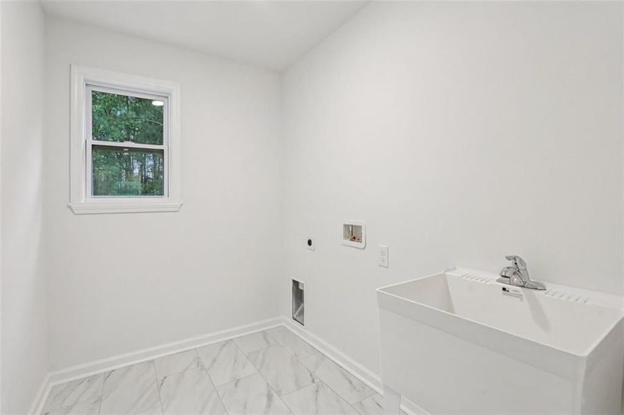 Spacious, unfurnished interior of a new home in , Fairburn (Image 40).