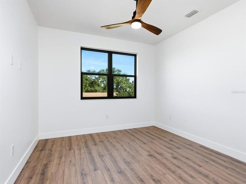 Spacious, unfurnished interior of a new home in , Sarasota (Image 24).