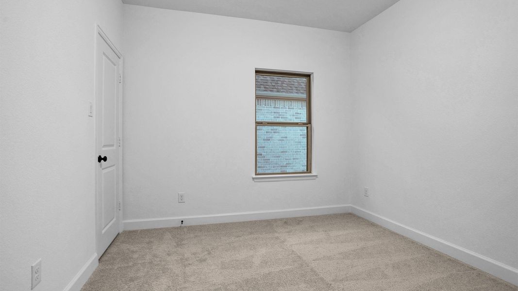 Spacious, unfurnished interior of a new home in Elyson 65', Katy (Image 8).