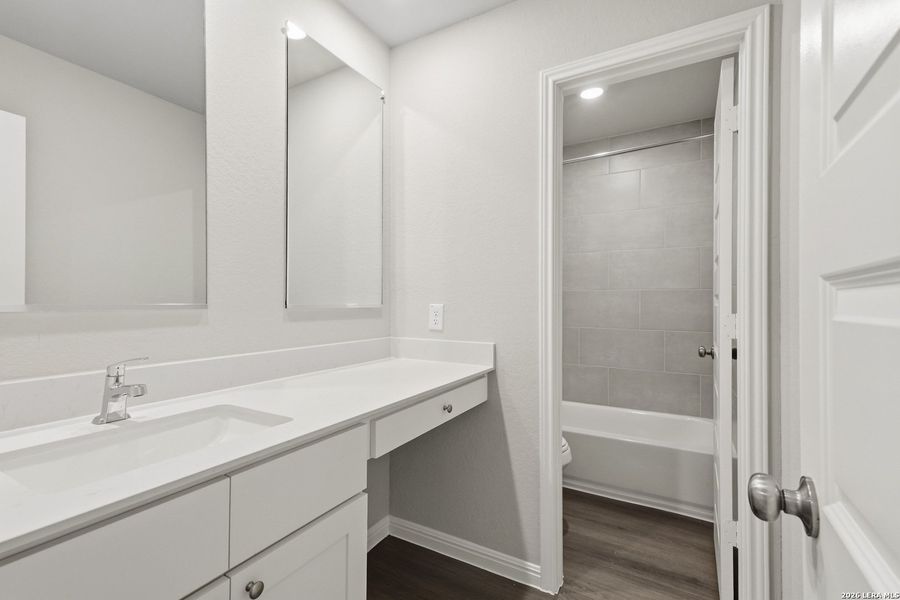 Furnished interior view inside a new home in Cinco Lakes, San Antonio (Image 10).
