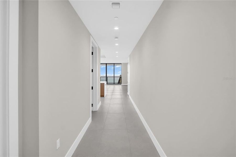 Spacious, unfurnished interior of a new home in , St. Petersburg (Image 21).