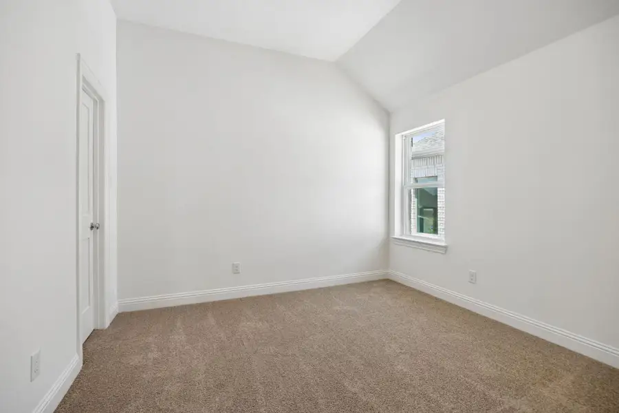 Spacious, unfurnished interior of a new home in Edgewater, Fate (Image 21).