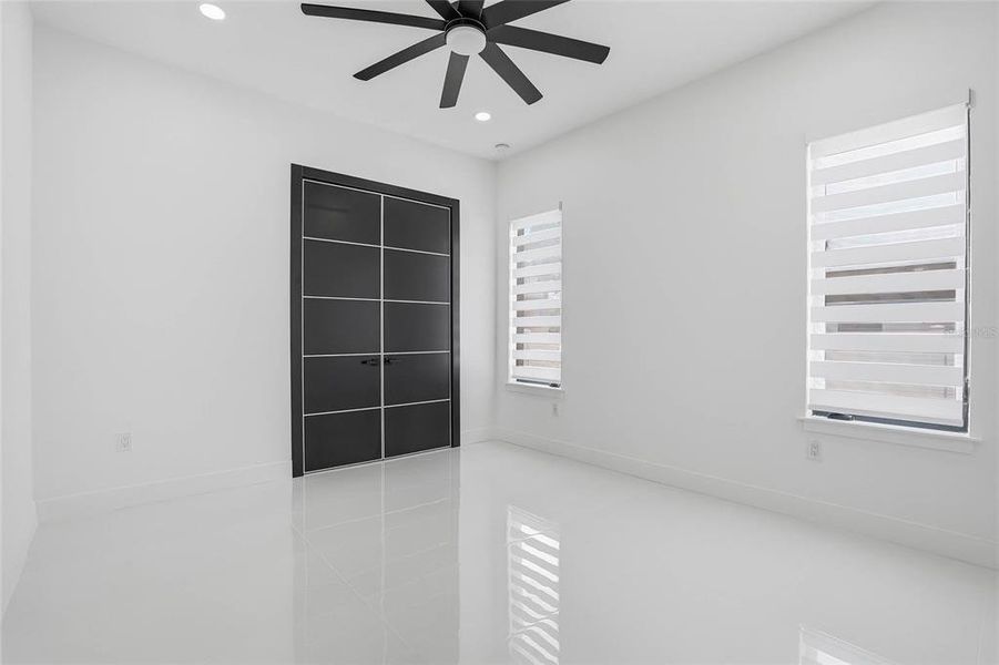 Spacious, unfurnished interior of a new home in , Tampa (Image 40).