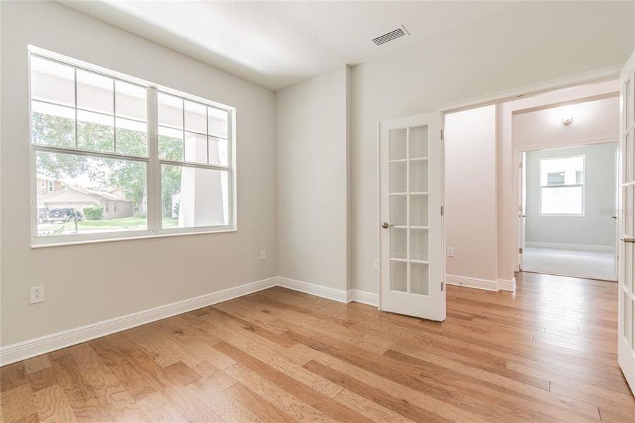 Spacious, unfurnished interior of a new home in , Tampa (Image 35).