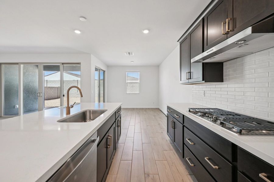 Dining and Gourmet Kitchen - Oxford Collection