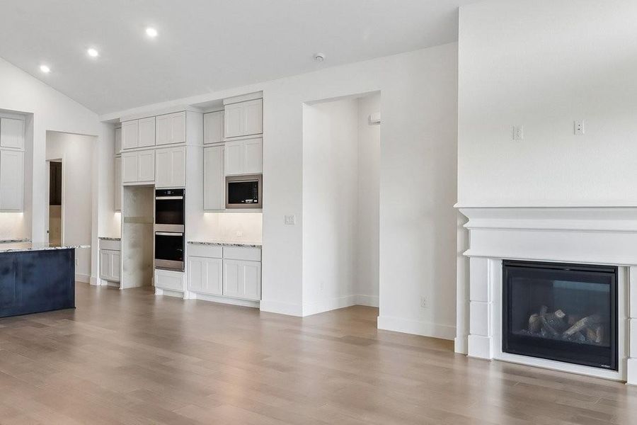 Furnished interior view inside a new home in The Grand Prairie 60', Hockley (Image 12).