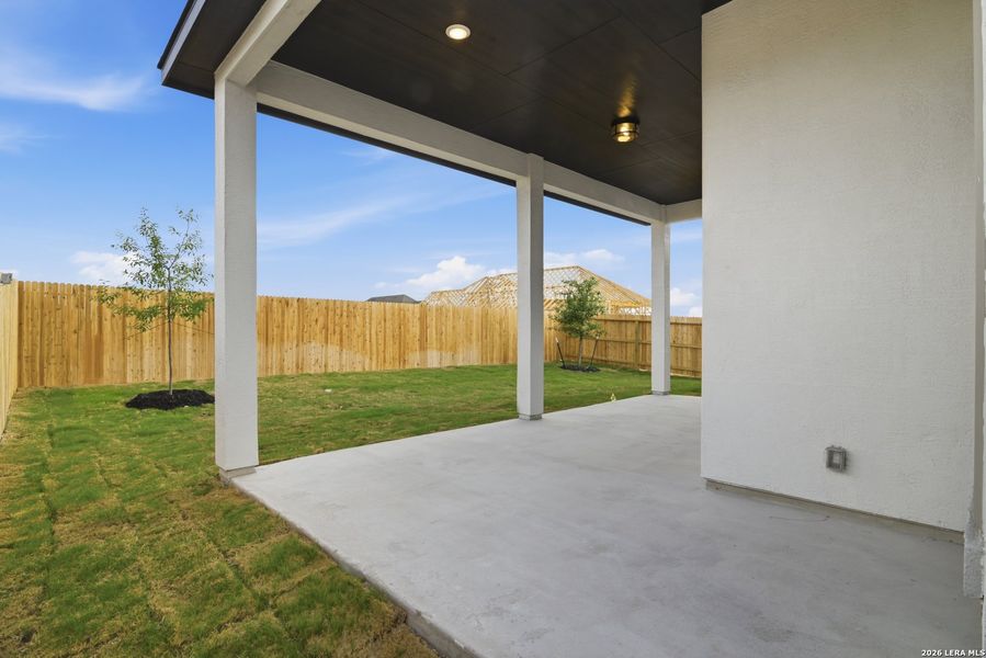 Exterior details and patio area of a home in Haby Hill 50s, San Antonio (Image 21).