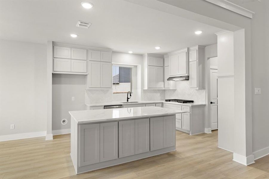 11. 932 Pilatus - Kitchen (2)
