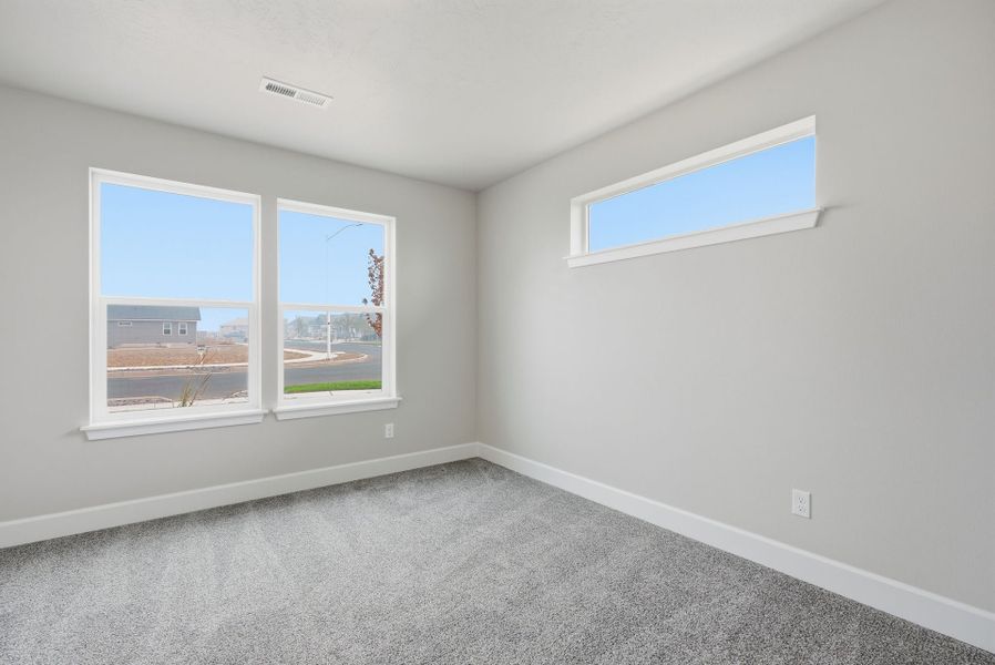 Representative unfurnished interior of a home built from the Laurel by MonteVista Homes in IronHorse, Prineville (Image 31).