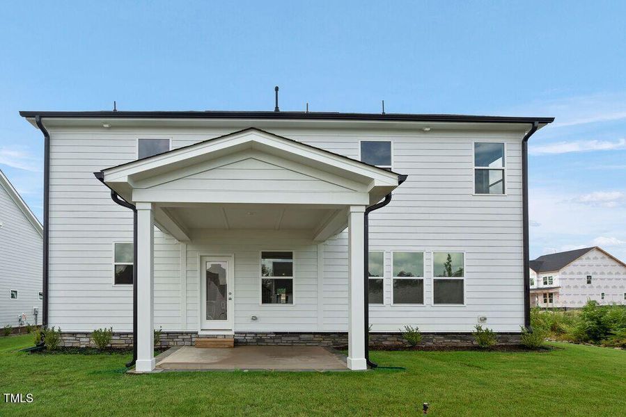 silverstone-bedford-lot-371-backyard-01