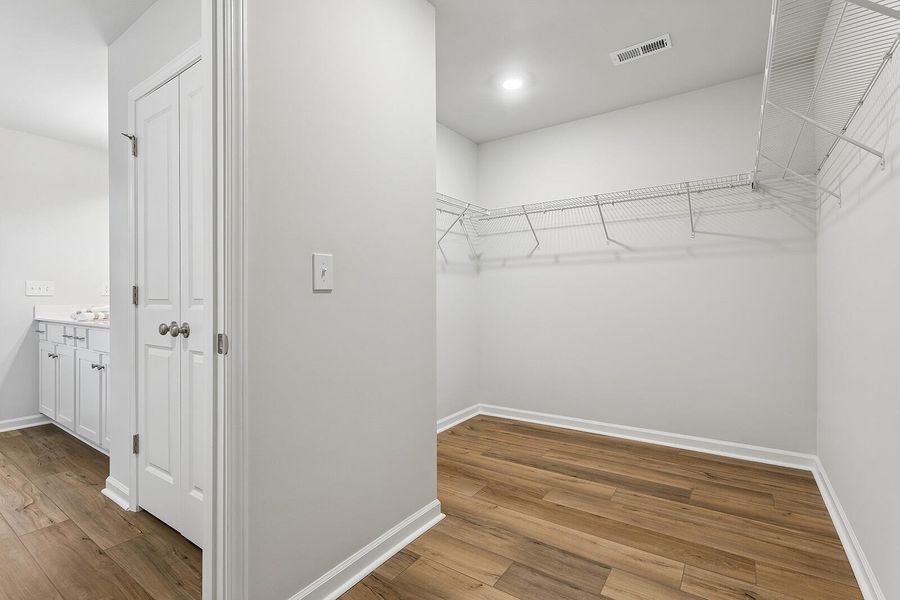 Spacious, unfurnished interior of a new home in Six Oaks, Summerville (Image 18).