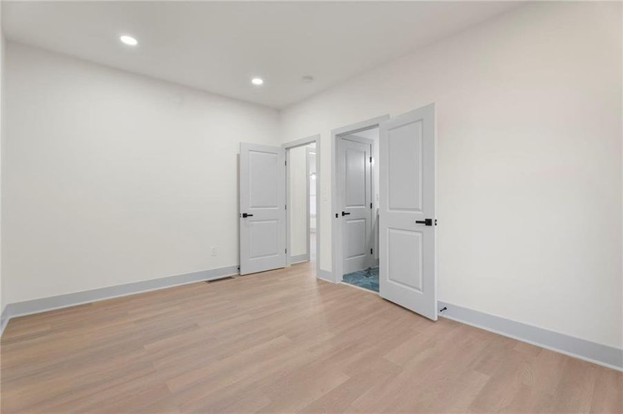 Spacious, unfurnished interior of a new home in , Atlanta (Image 40).