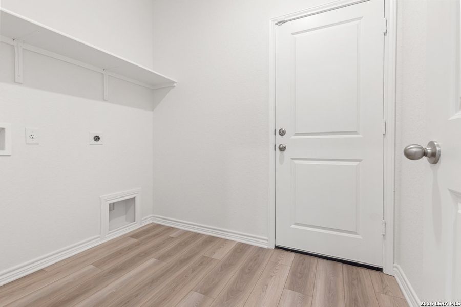 Spacious, unfurnished interior of a new home in Punta Verde, Converse (Image 24).