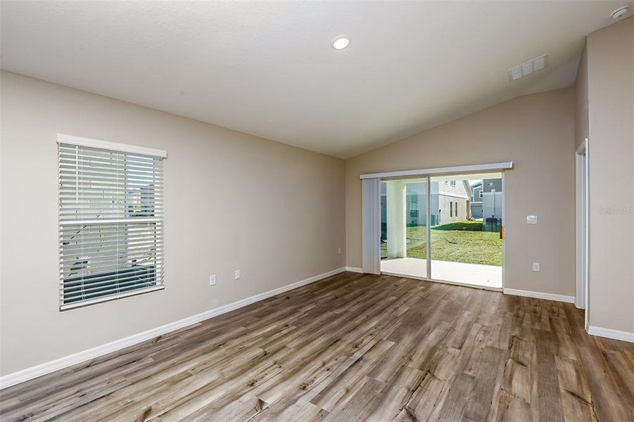 Spacious, unfurnished interior of a new home in Davis Landing, Wimauma (Image 8).