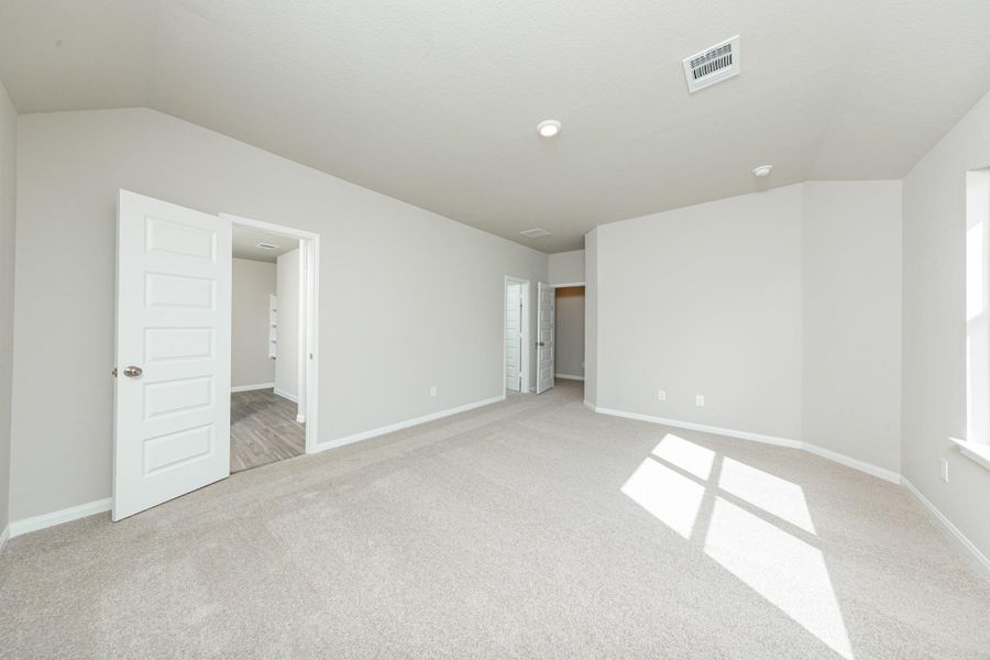 Spacious, unfurnished interior of a new home in Cliffstone Hills, Conroe (Image 18).