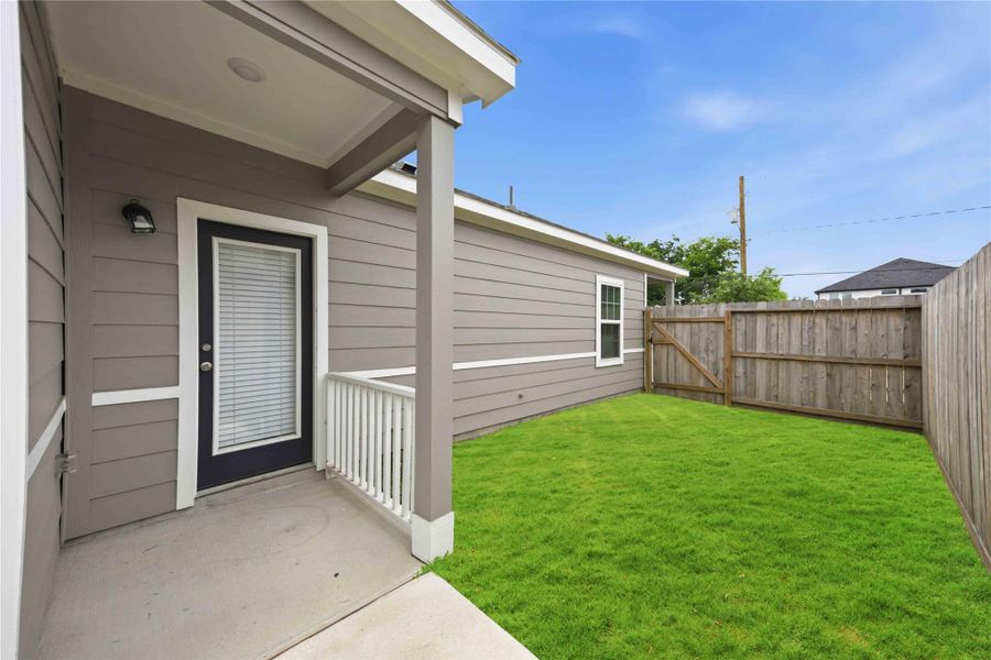 Exterior details and patio area of a home in , Houston (Image 12).