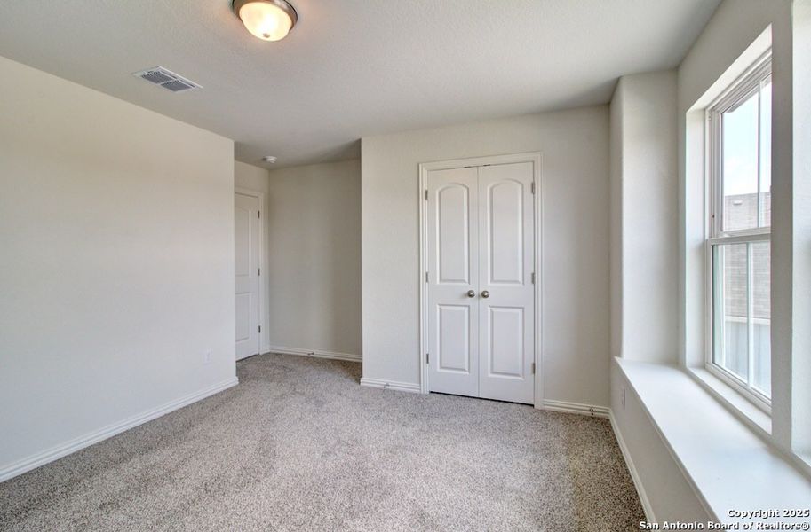 Spacious, unfurnished interior of a new home in Casinas at Gruene, New Braunfels (Image 14).