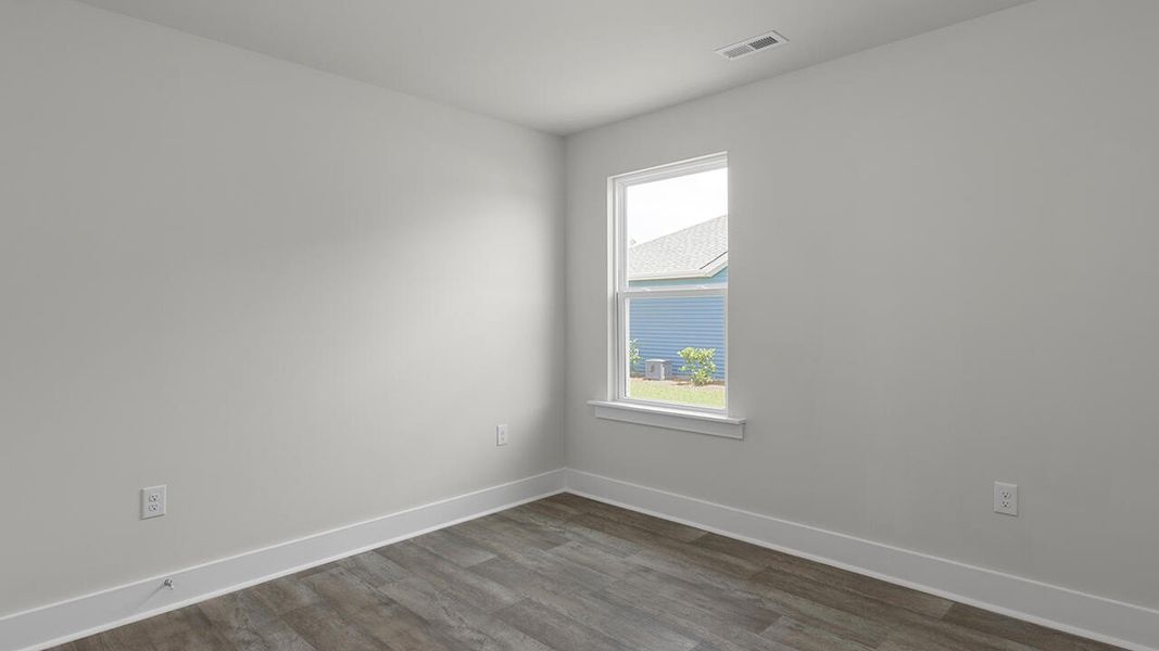 Spacious, unfurnished interior of a new home in Eagle Creek, Bolivia (Image 25).