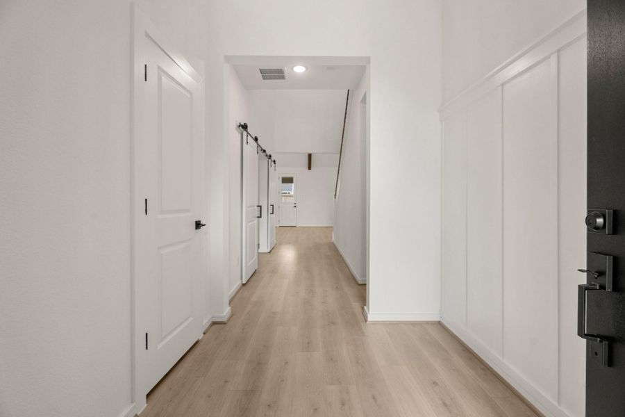 Welcoming foyer (*Photo not of actual home and used for illustration purposes only.) Welcoming foyer (*Photo not of actual home and used for illustration purposes only.)