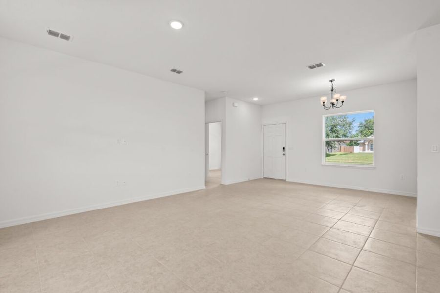 Spacious, unfurnished interior of a new home in Cape Coral, Cape Coral (Image 7).