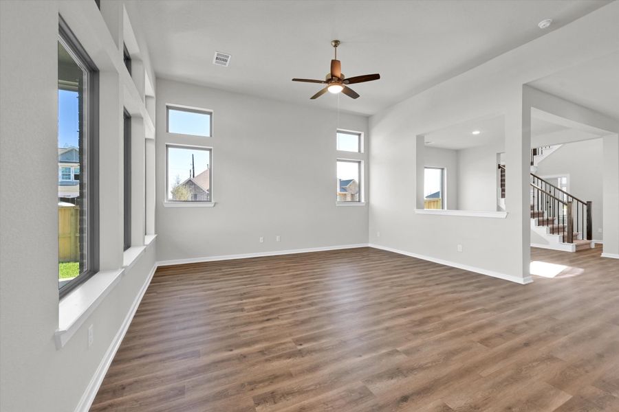 Spacious, unfurnished interior of a new home in Canterra Creek  60', Rosharon (Image 18).