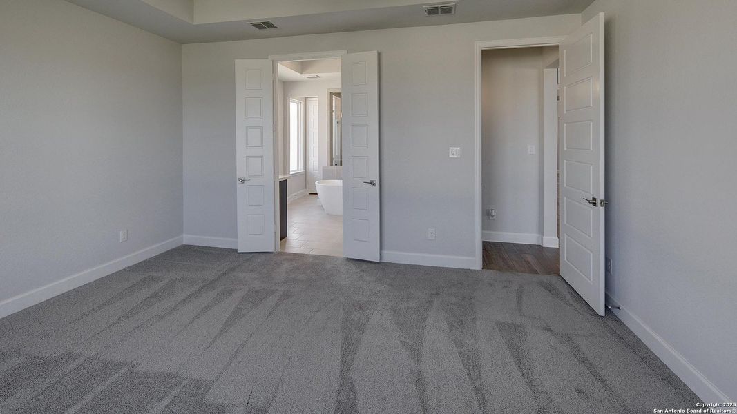 Spacious, unfurnished interior of a new home in Esperanza 60', Boerne (Image 18).