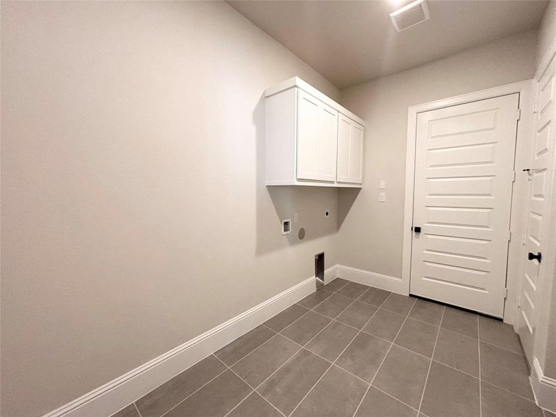 Spacious, unfurnished interior of a new home in Fulbrook on Fulshear Creek, Fulshear (Image 33).